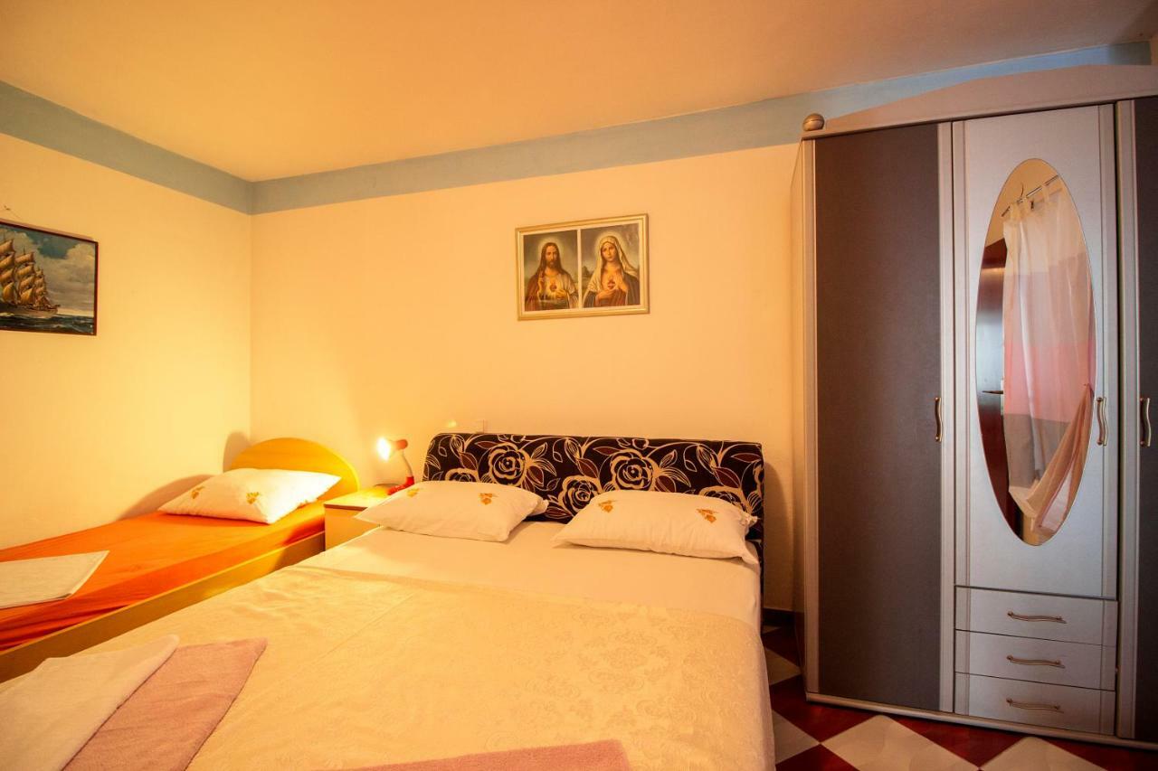 Mrkonjic Branko & Marija Apartmani Omiš Exterior foto