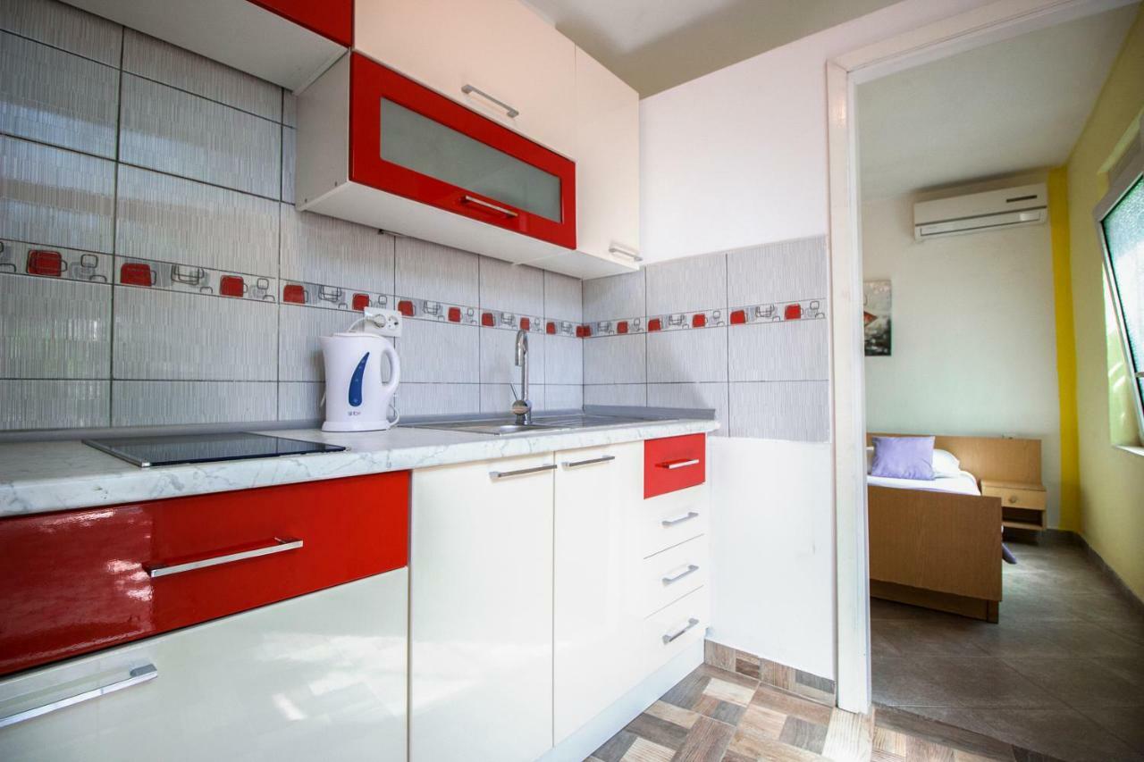 Mrkonjic Branko & Marija Apartmani Omiš Exterior foto