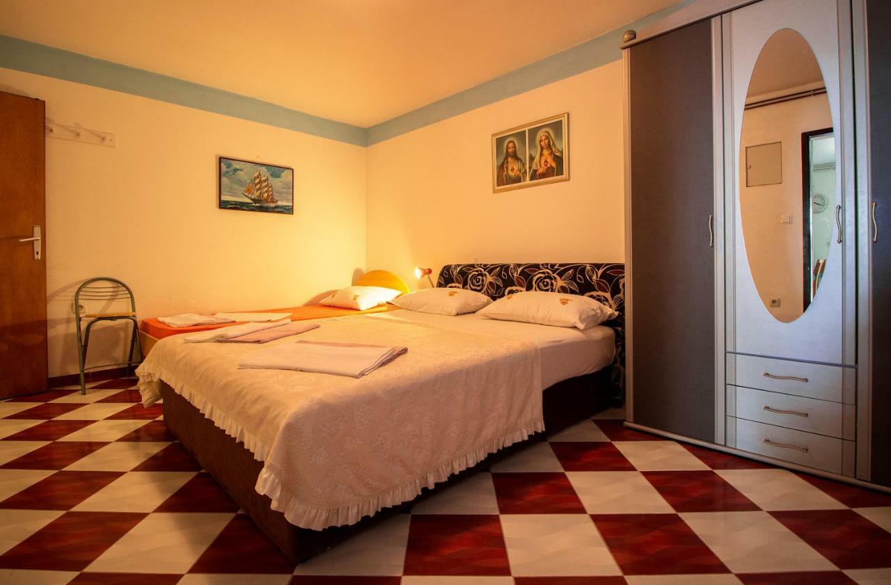 Mrkonjic Branko & Marija Apartmani Omiš Exterior foto