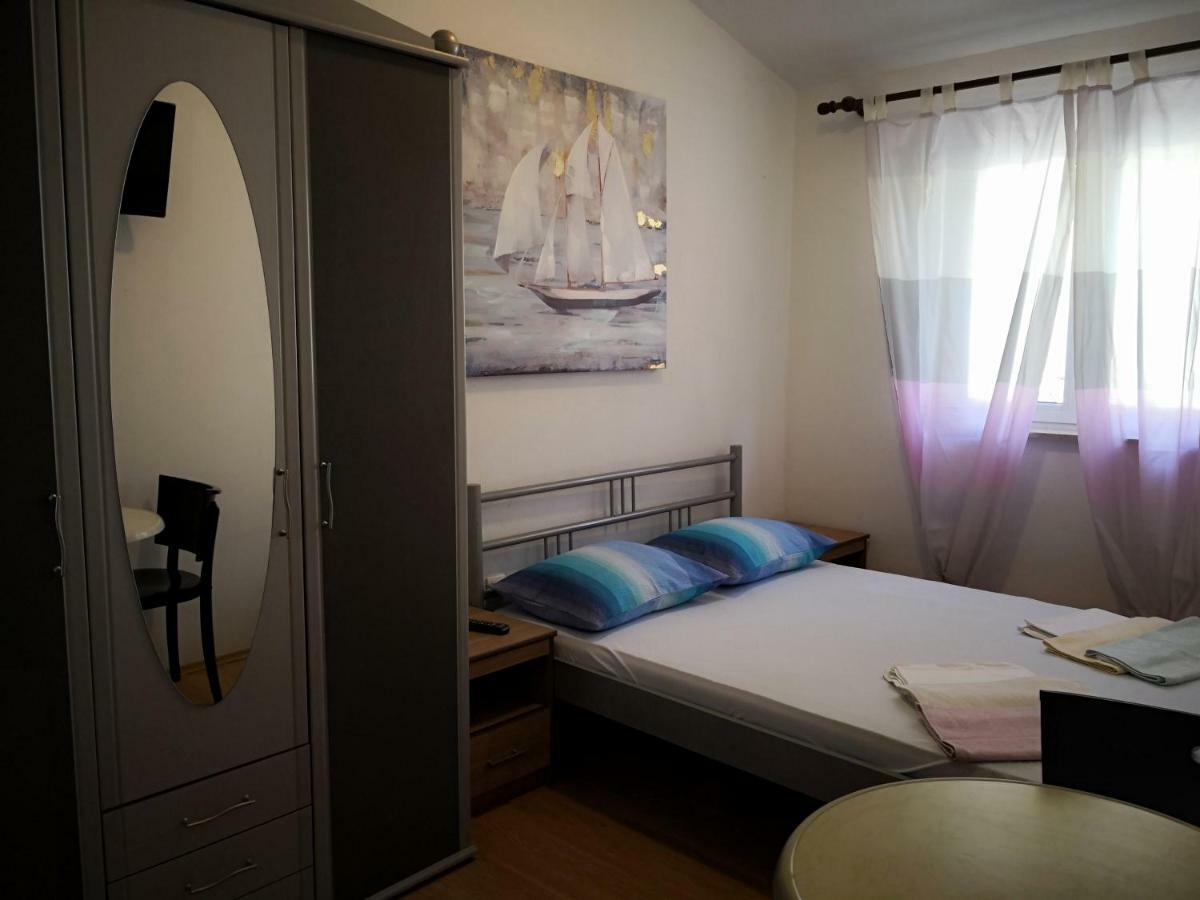 Mrkonjic Branko & Marija Apartmani Omiš Exterior foto