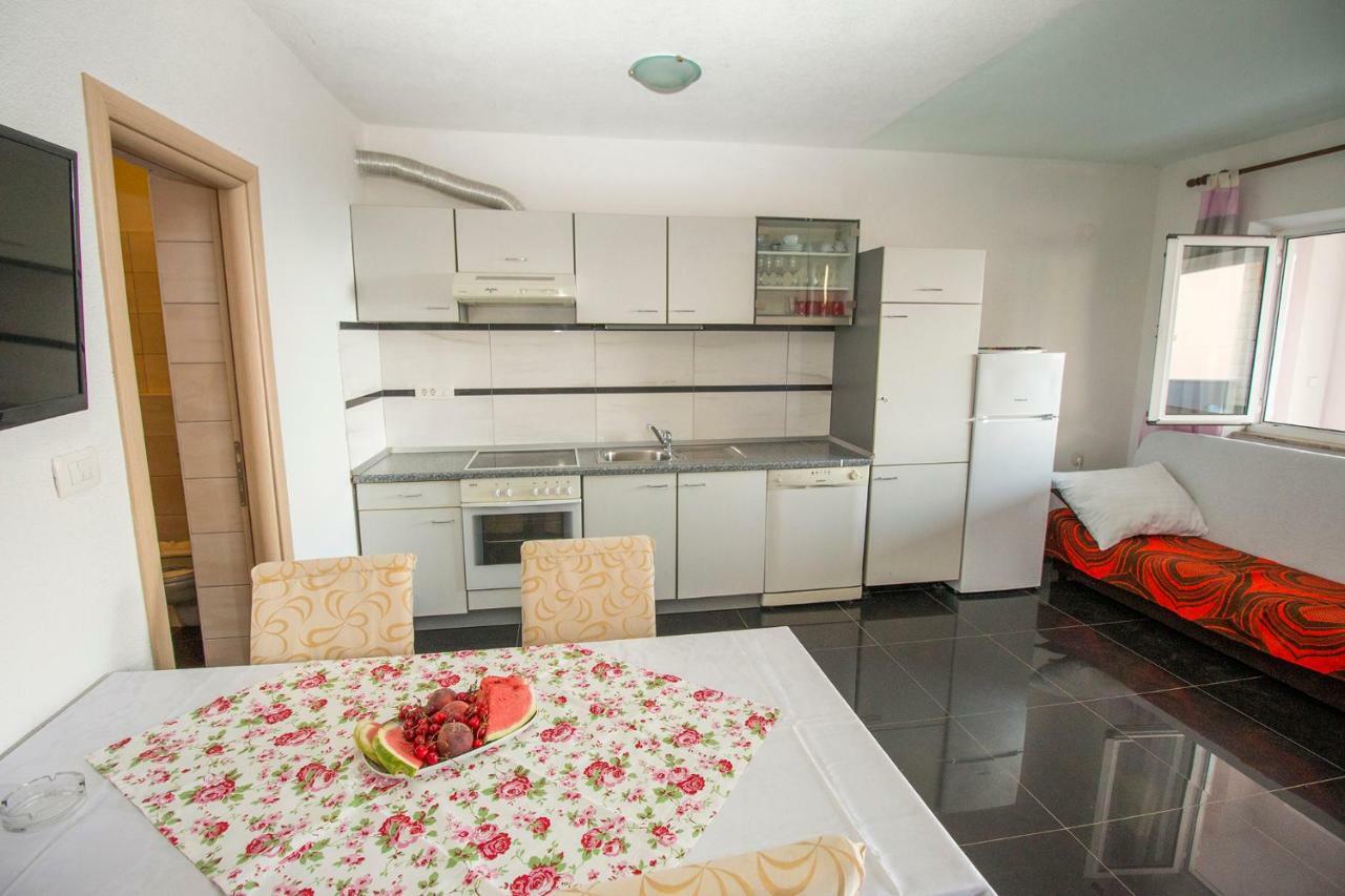 Mrkonjic Branko & Marija Apartmani Omiš Exterior foto